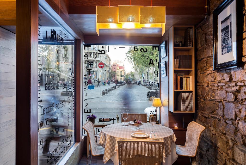 Apartamentos La Casa De Les Lletres Barcelona Luaran gambar