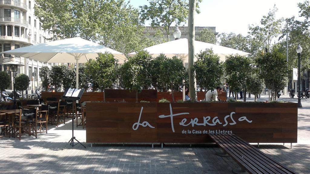 Apartamentos La Casa De Les Lletres Barcelona Luaran gambar